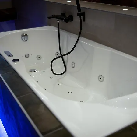 Apartment Serenity - De Prestige 4 Et 5 Etoiles - 2, 4 Et 6 Personnes- Centre Historique *