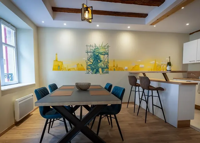 Serenity - De Prestige 4 Et 5 Etoiles - 2, 4 Et 6 Personnes- Centre Historique Apartment